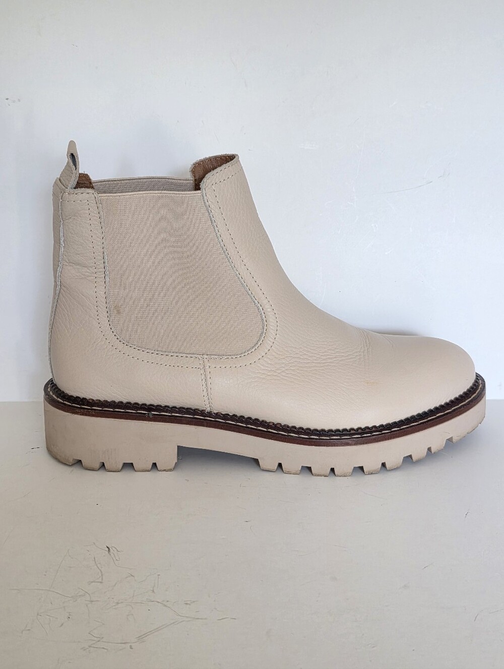 Caslon Miller Water Resistant Leather Chelsea Lug Sole Boots Women's Size 8.5